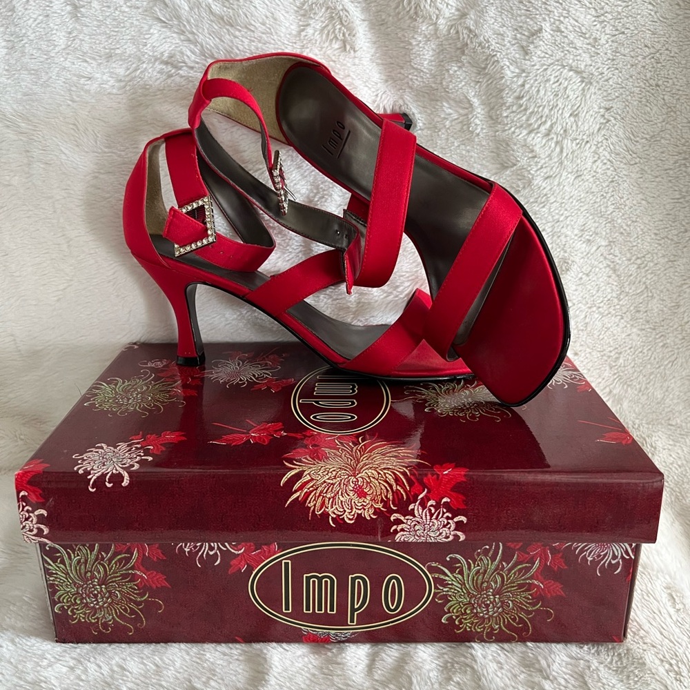 Impo red strappy heels with bling clasp. Like new. Size 8